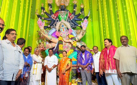 కాట్రావులపల్లి లో ఎన్నారై కల్లేపల్లి రాజేష్ ఏర్పాటుచేసిన వినాయక మండపాన్ని దర్శించిన ఎమ్మెల్యే జ్యోతుల నెహ్రూ