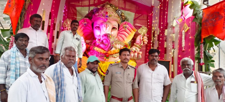 ప్రశాంత వాతావరణంలో వినాయకుని నిమజ్జనం   కమిటీ వారిదే పూర్తి బాధ్యత..  ఎలాంటి గొడవలు లేకుండా పండగ పర్వదినాన్ని జరుపుకోవాలని విజ్ఞప్తి..  నియమ, నిబంధనలను ఉల్లంఘిస్తే చట్ట పరమైన చర్యలు తప్పవు..   బెల్లంకొండ ఎస్ఐ డి. ప్రవీణ్