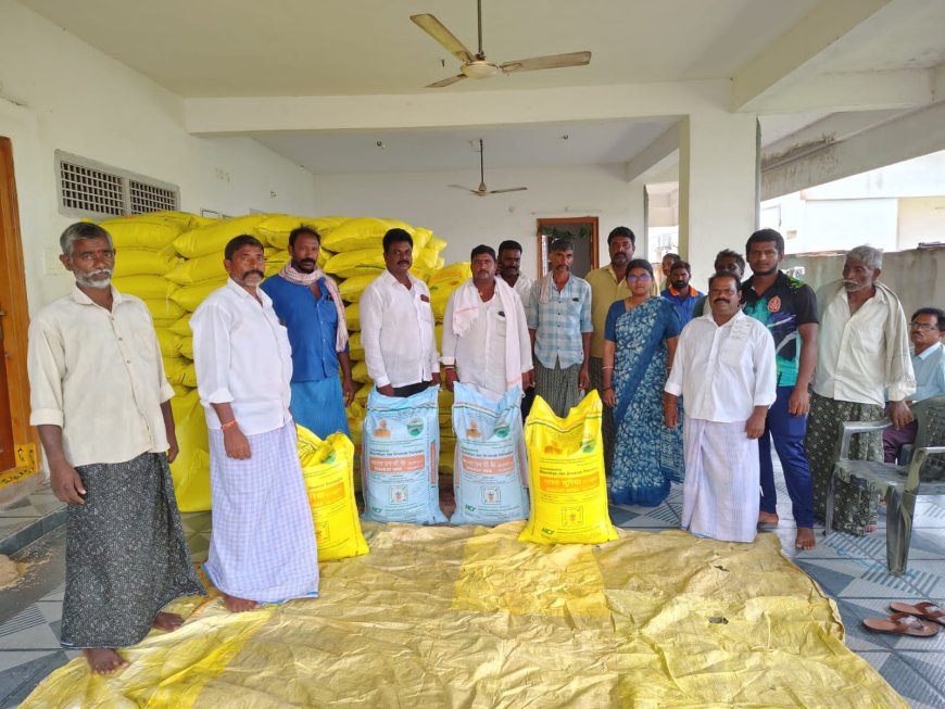 రైతు సేవా కేంద్రాల ద్వారా యూరియా పంపిణీ