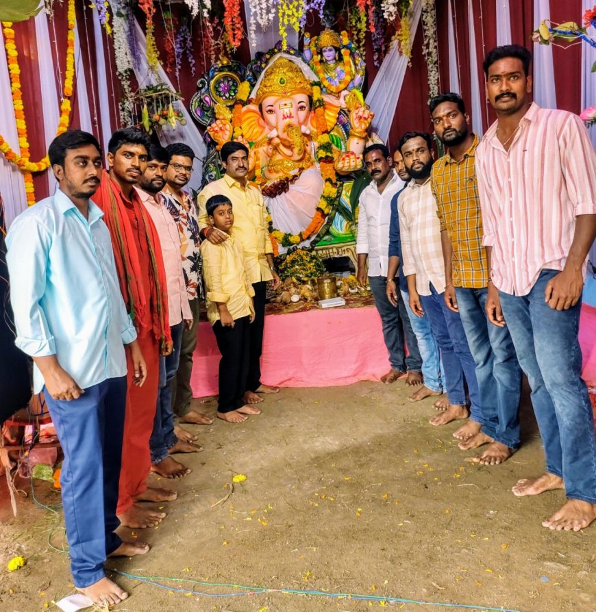 వినాయక మండపాలను దర్శించికున్న వైసీపీ రాష్ట్ర యువజన విభాగ కార్యదర్శి బదిరెడ్డి గోవింద్*.